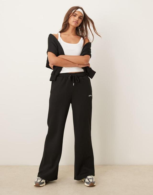 Urban Threads lounge sporty wide leg sweatpants in black Product Image