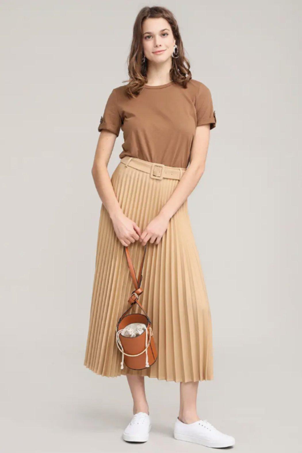 All pleated H-line Skirt w/Belt Product Image