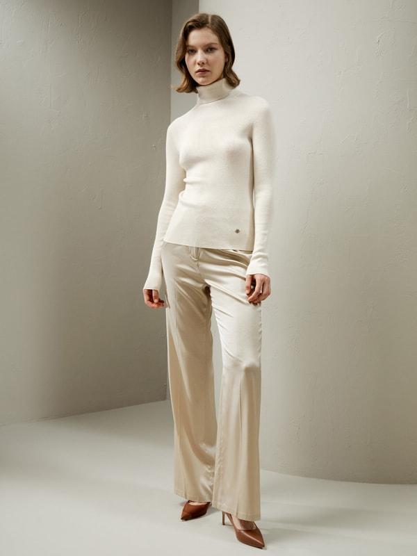 Seamless Silk-Cashmere Blend Turtleneck Sweater Product Image