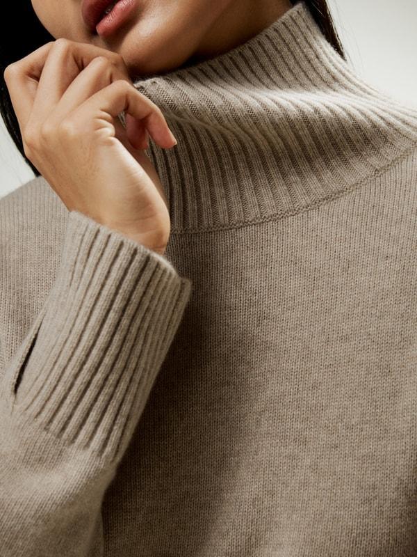 Turtleneck Relaxed-Fit Cashmere Sweater Product Image