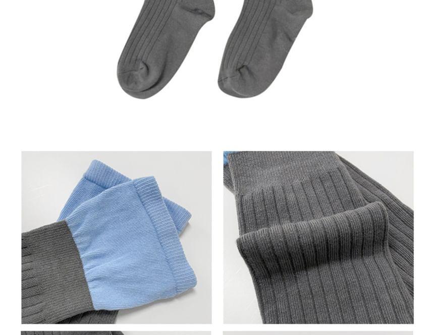 Two-Tone Short Socks Product Image