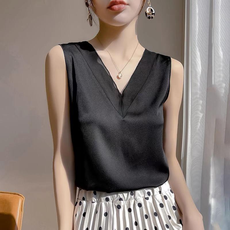 V-Neck Sleeveless Mesh Trim Satin Blouse Product Image