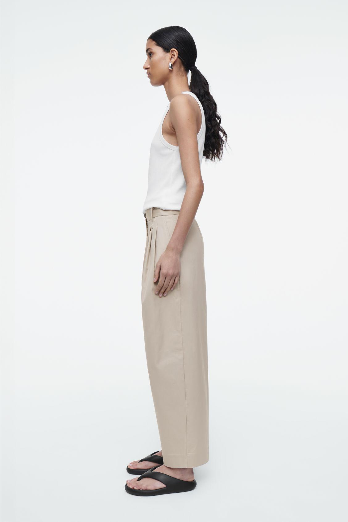 PLEATED BARREL-LEG COTTON TROUSERS Product Image