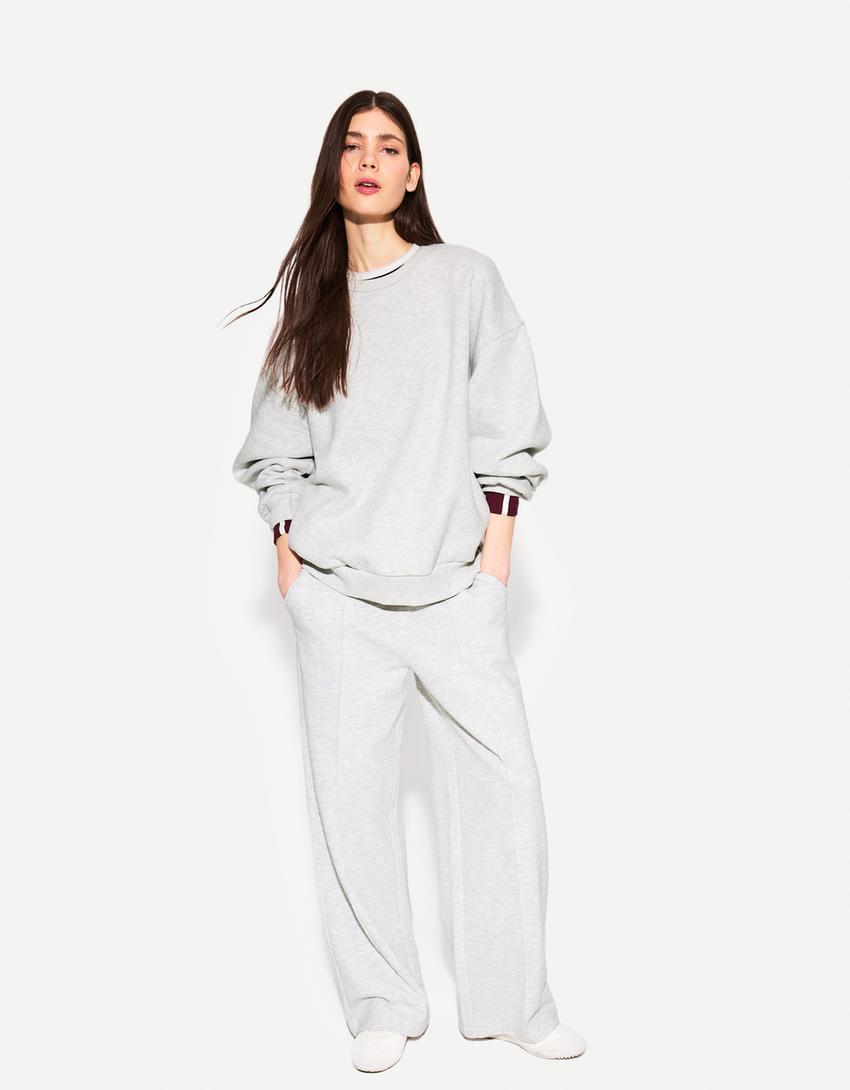 Oversize sweatshirt with side pockets Product Image