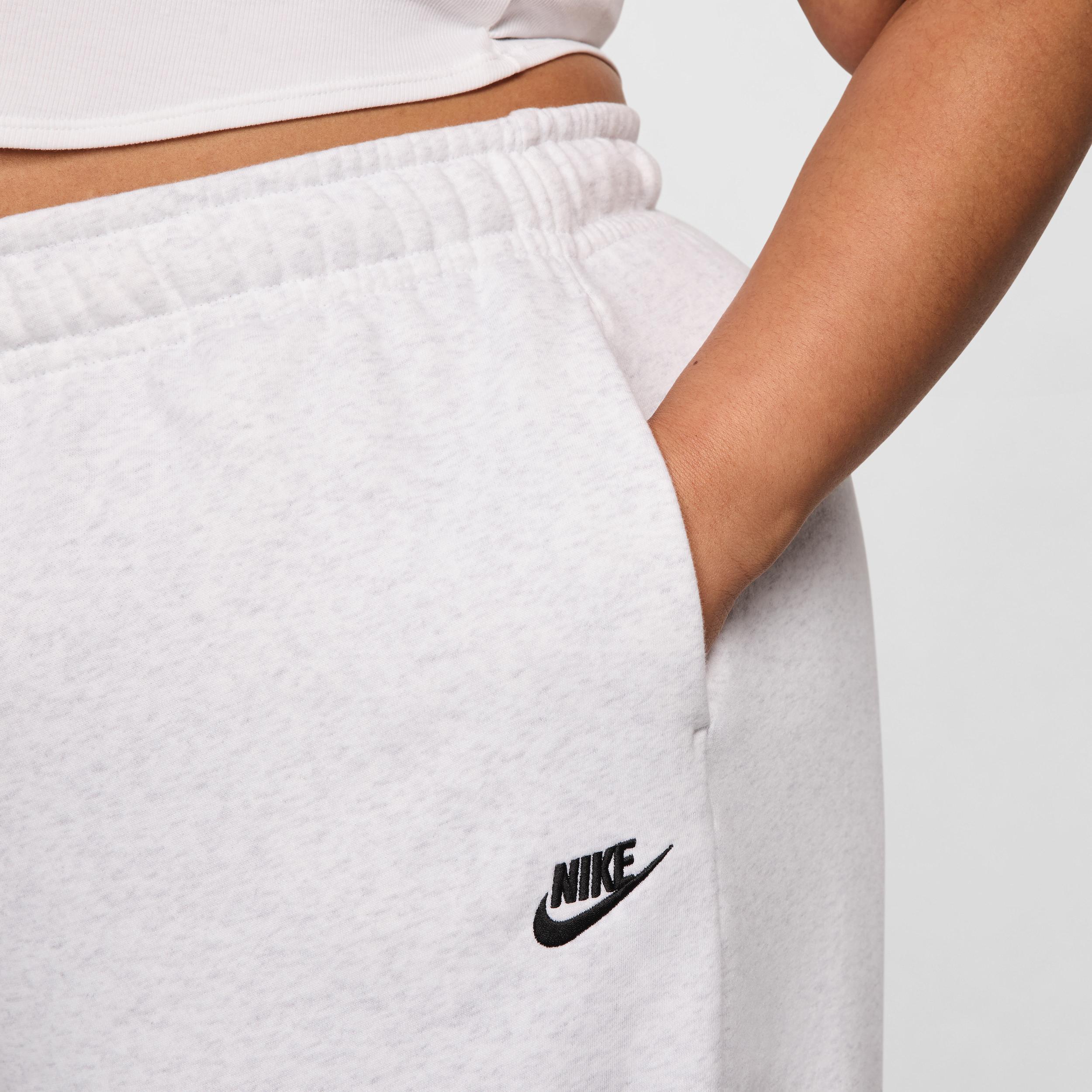 Women's Nike Sportswear Club Fleece Mid-Rise Wide-Leg Sweatpants (Plus Size) Product Image