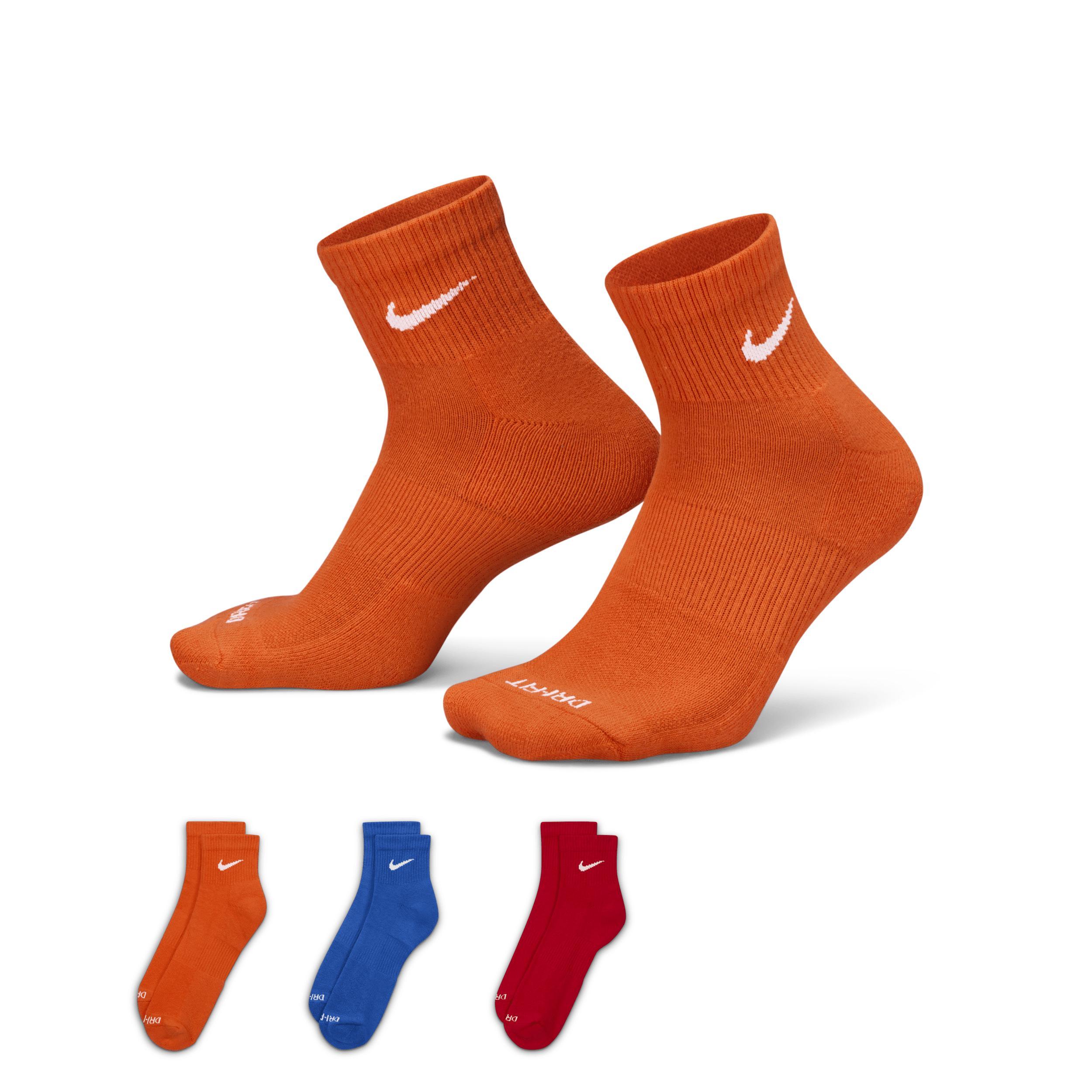 Nike Men's Everyday Plus Cushioned Training Ankle Socks (3 Pairs) Product Image