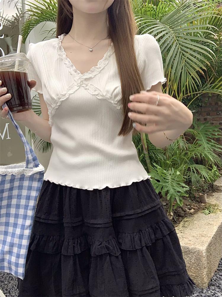 Short-Sleeve V-Neck Plain Lace Trim T-Shirt / Mid Waist Plain Ruffle Trim Mini A-Line Skirt Product Image