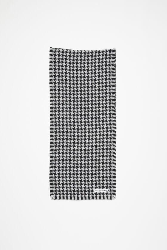 Houndstooth scarf Product Image