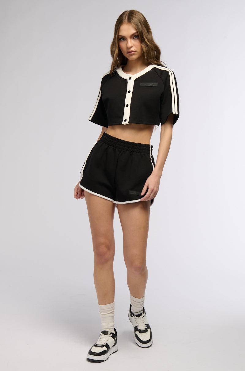 ON POINT BUTTON DOWN CROP TOP IN BLACK Product Image