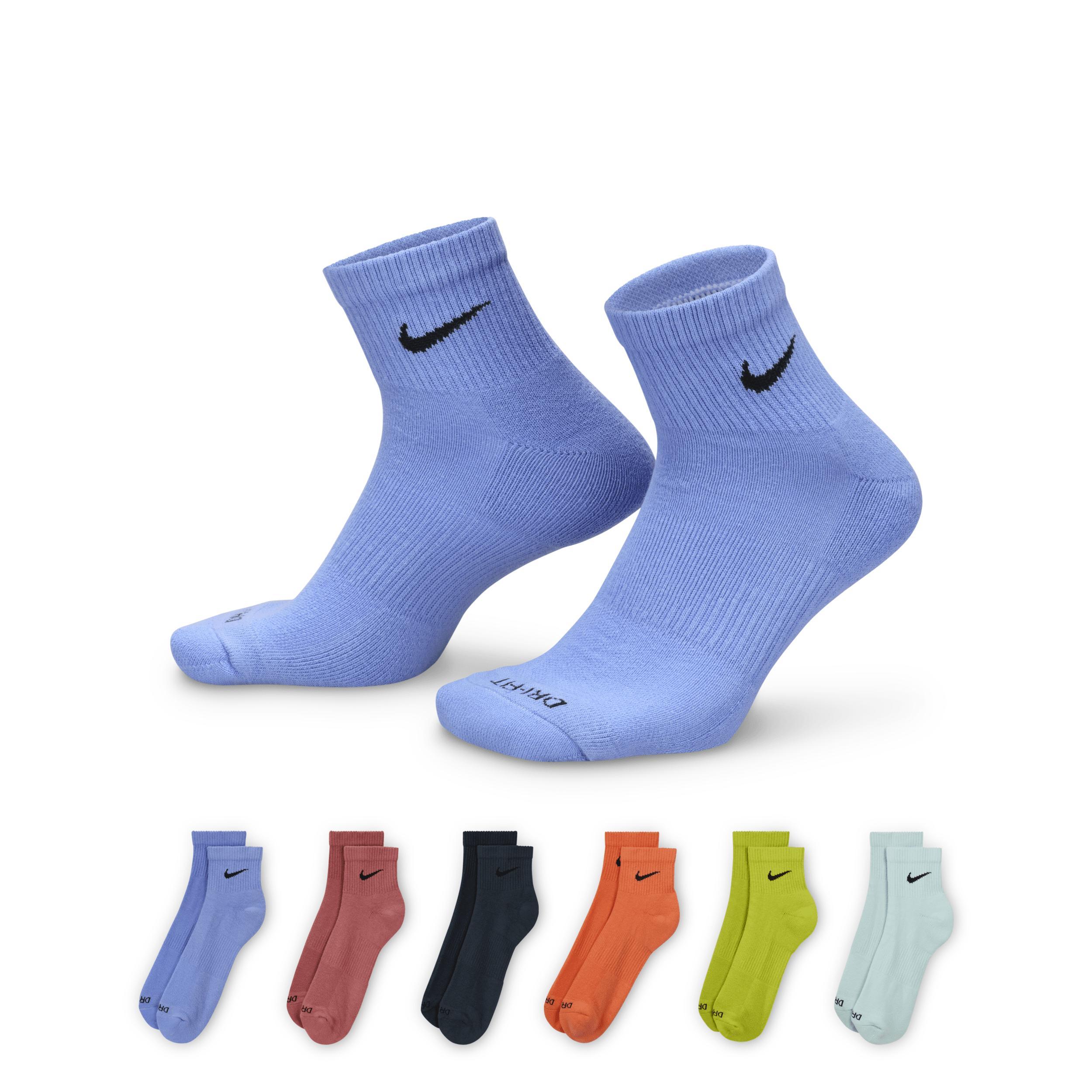 Nike Men's Everyday Plus Cushioned Training Ankle Socks (6 Pairs) Product Image