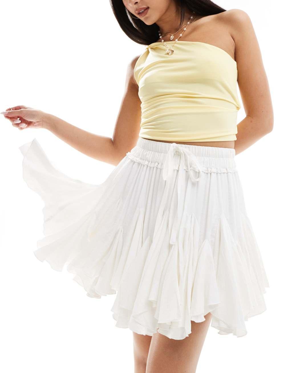 Aria Cove rara mini skirt in white Product Image