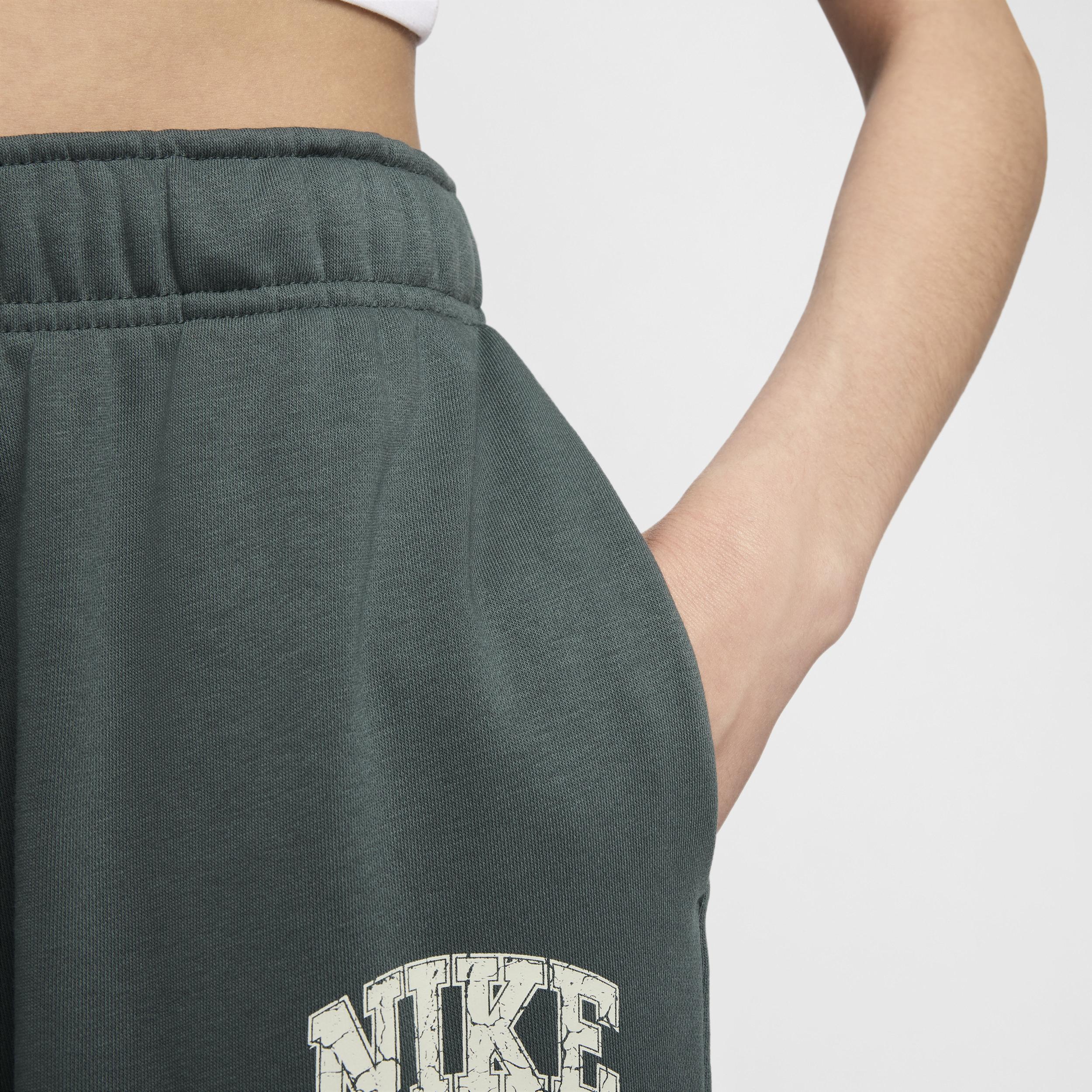 Nike Sportswear Club Fleece Women's Oversized Mid-Rise Sweatpants Product Image