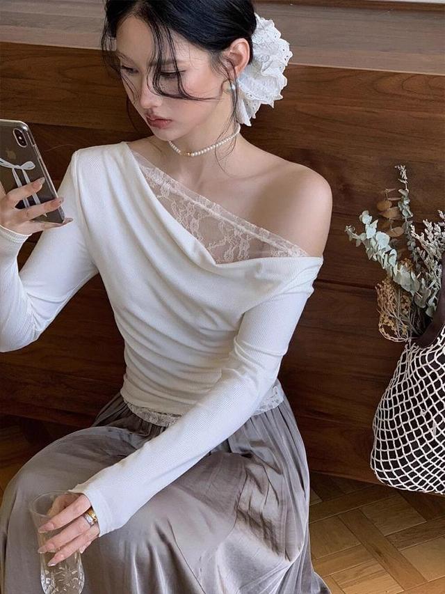 Long-Sleeve Off-Shoulder Lace Panel Slim Fit T-Shirt Product Image