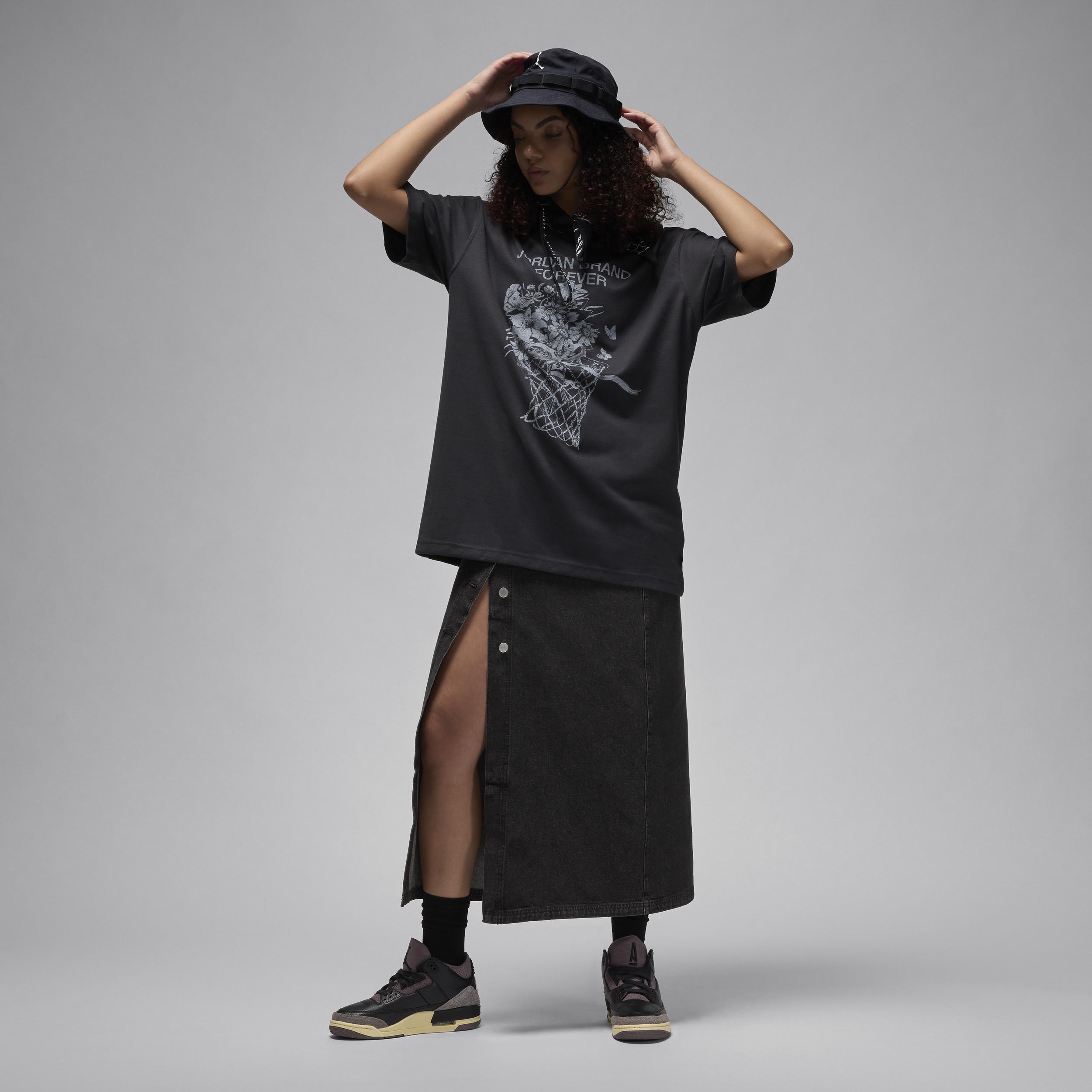 Women's Jordan Oversized Graphic T-Shirt Product Image