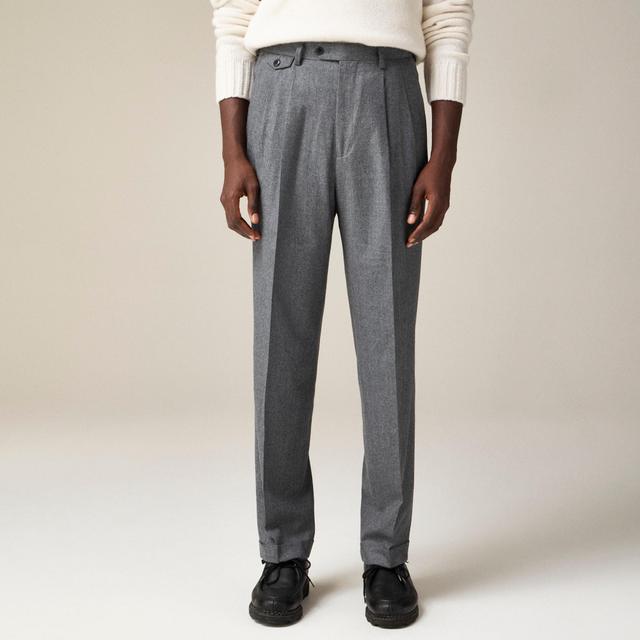 Relaxed-fit single-pleat trouser in Italian wool flannel Product Image