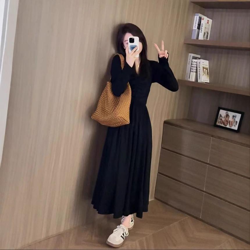 Long-Sleeve V-Neck Plain Ruched Midi A-Line Dress product image