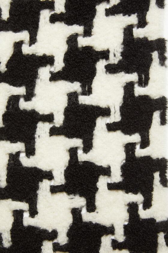 Houndstooth scarf Product Image