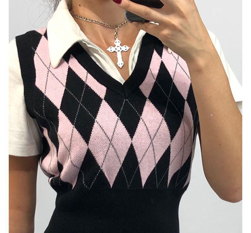 Argyle Print Knit Vest Product Image