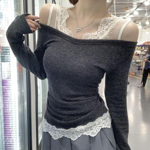 Mock Two-Piece Long-Sleeve Lace Trim Top Product Image