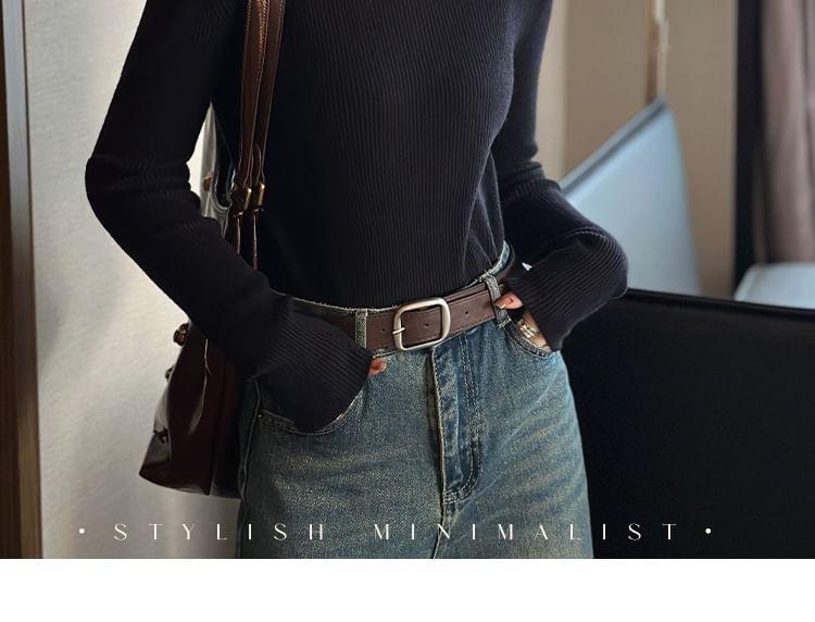 Long-Sleeve Round Neck Ribbed Knit Top Product Image