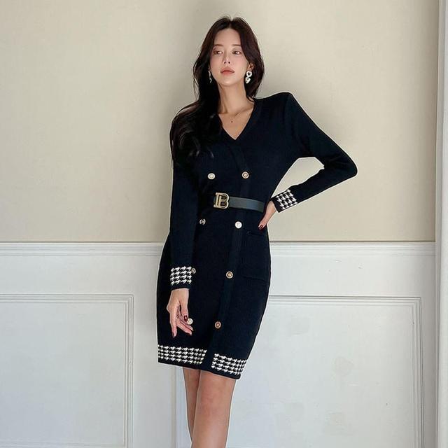 Long-Sleeve V-Neck Houndstooth Knit Mini Sheath Dress Product Image