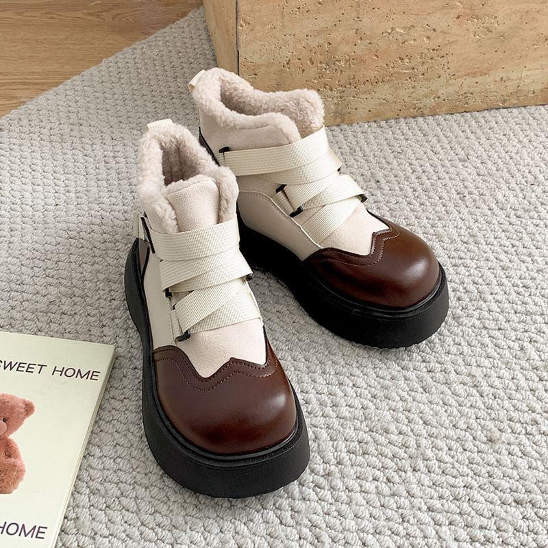 Cap Toe Fleece-Lined Platform Short Snow Boots Product Image