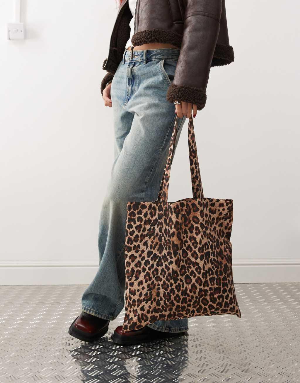 Monki tote bag in brown leopard print Product Image