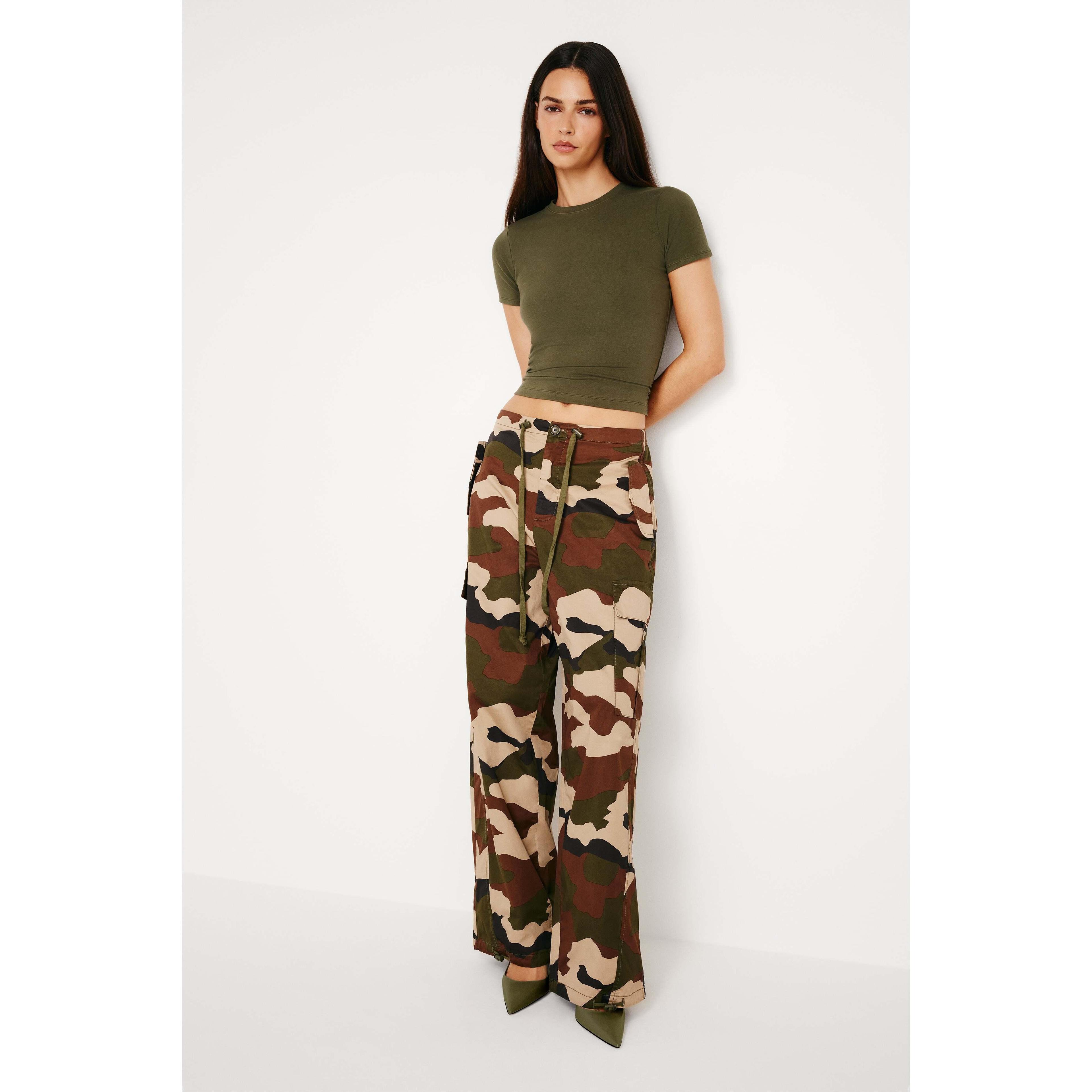 Womens Parachute Pants in Fatigue Green Camo Size XS | Good American by Khlo Kardashian Product Image