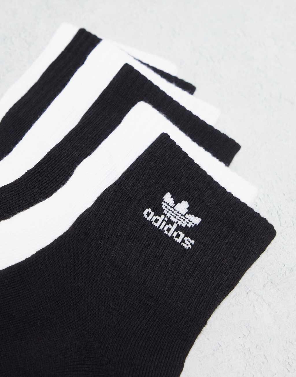 adidas Originals Trefoil 6-Pack Quarter socks in black and white Product Image