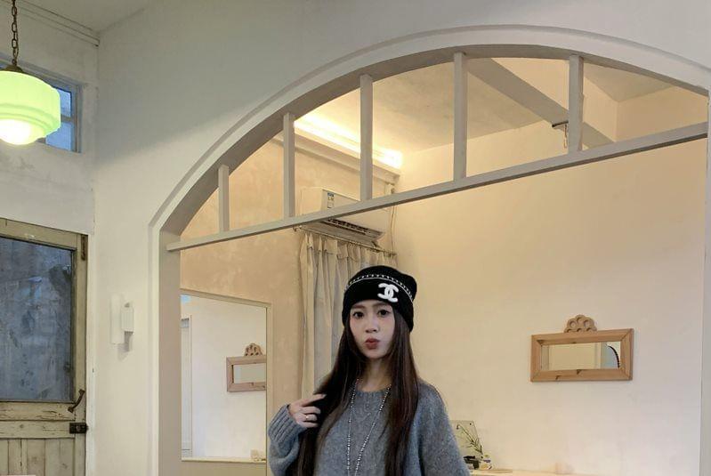 Crewneck Plain Sweater / Knit Shorts Product Image