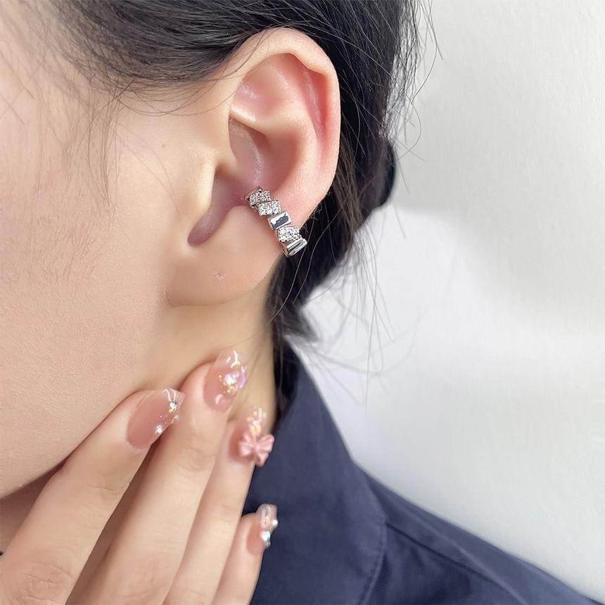 Chip Ear Cuff Product Image