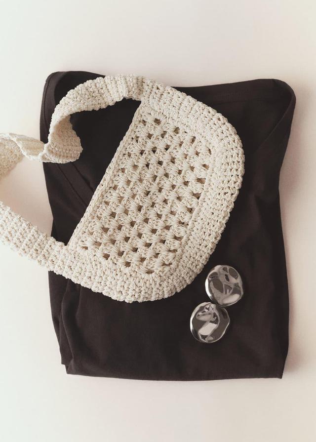 Crochet handbag - Women | MANGO USA Product Image