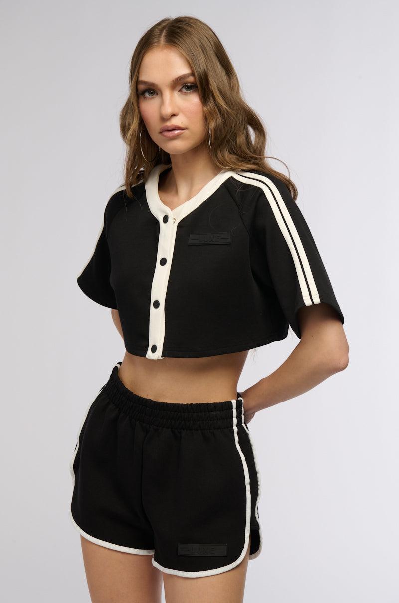 ON POINT BUTTON DOWN CROP TOP IN BLACK Product Image