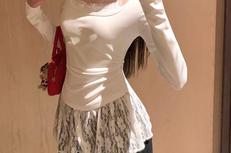 Scoop Neck Plain Lace Trim T-Shirt Product Image