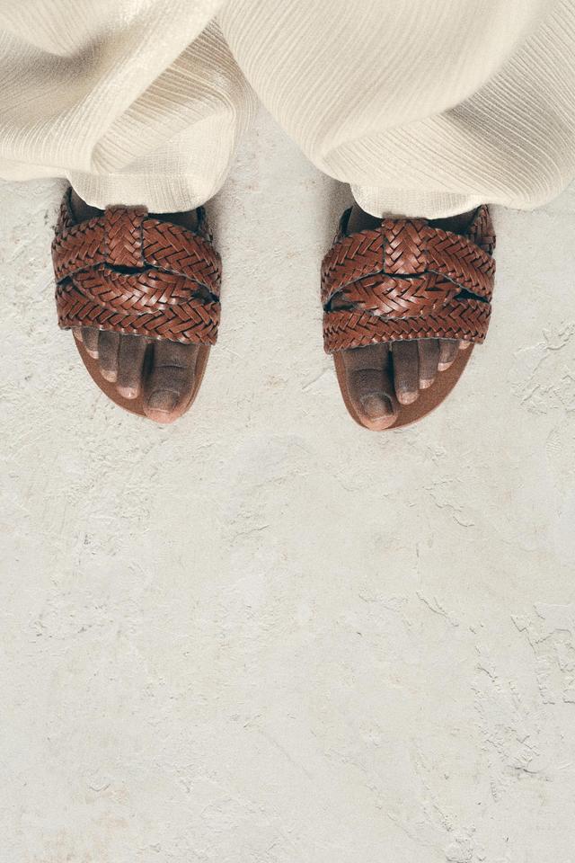 WOVEN FLAT LEATHER SANDALS Product Image