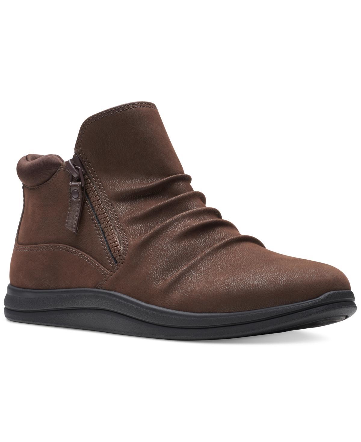 Clarks Cloudsteppers Breeze Womens Winter Boots Product Image