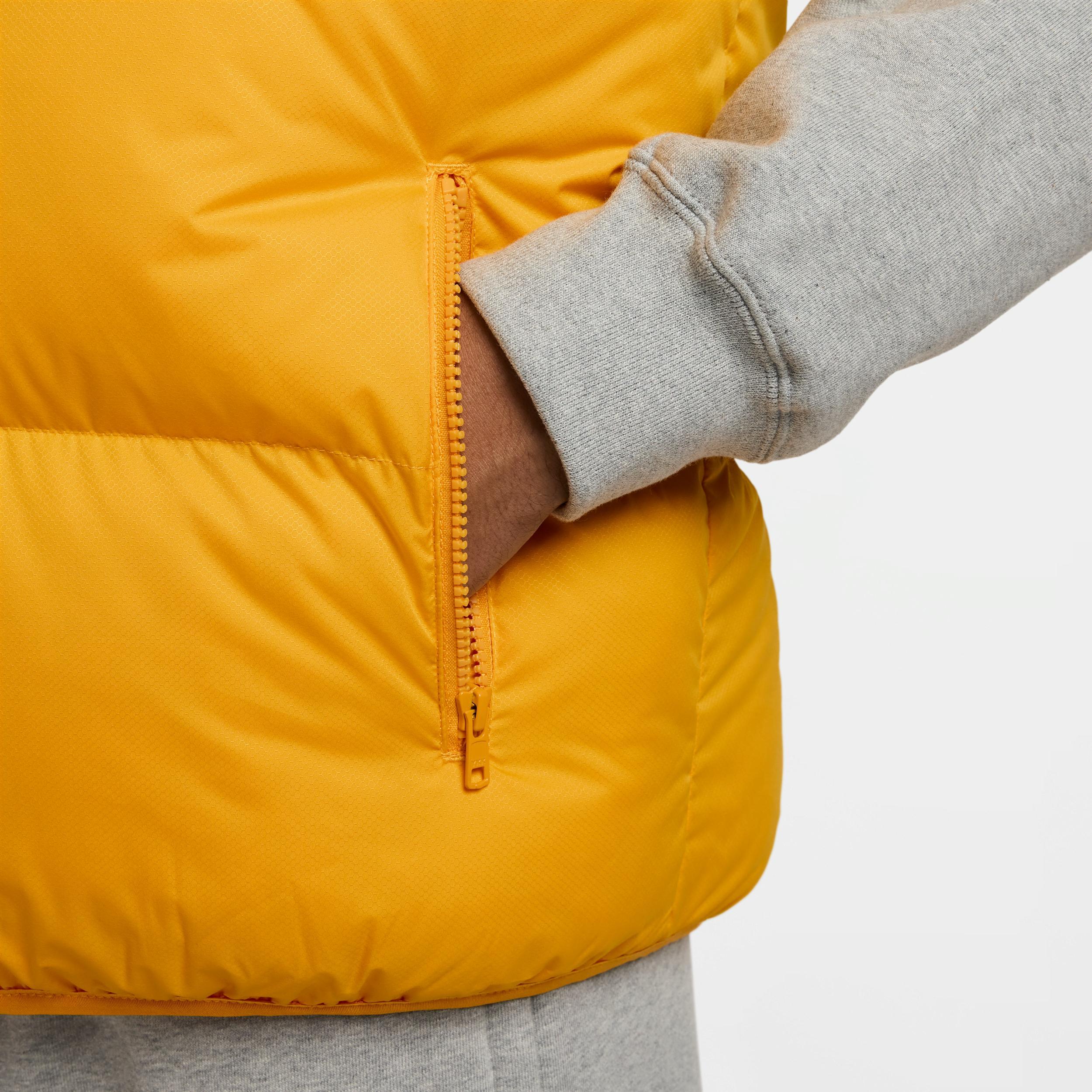 Men's Nike Sportswear Club PrimaLoft® Water-Repellent Puffer Vest Product Image