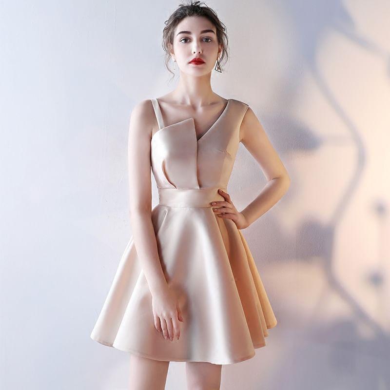 Sleeveless Asymmetrical Neck Plain Mini A-Line Cocktail Dress Product Image