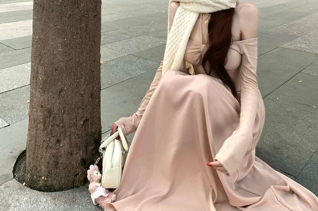 Halter-Neck Long-Sleeve Plain Midi A-Line Dress Product Image