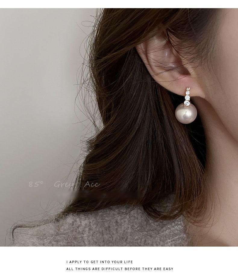 Faux Pearl Drop Earring Product Image