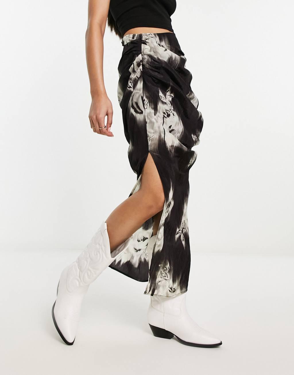 Urban Revivo printed satin slip midi skirt in black Product Image