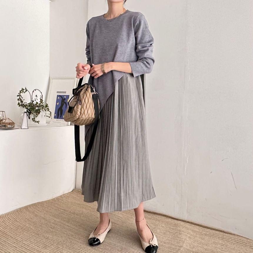 Set: Long-Sleeve Asymmetrical Plain Knit Top + Sleeveless Pleated Midi A-Line Dress Product Image