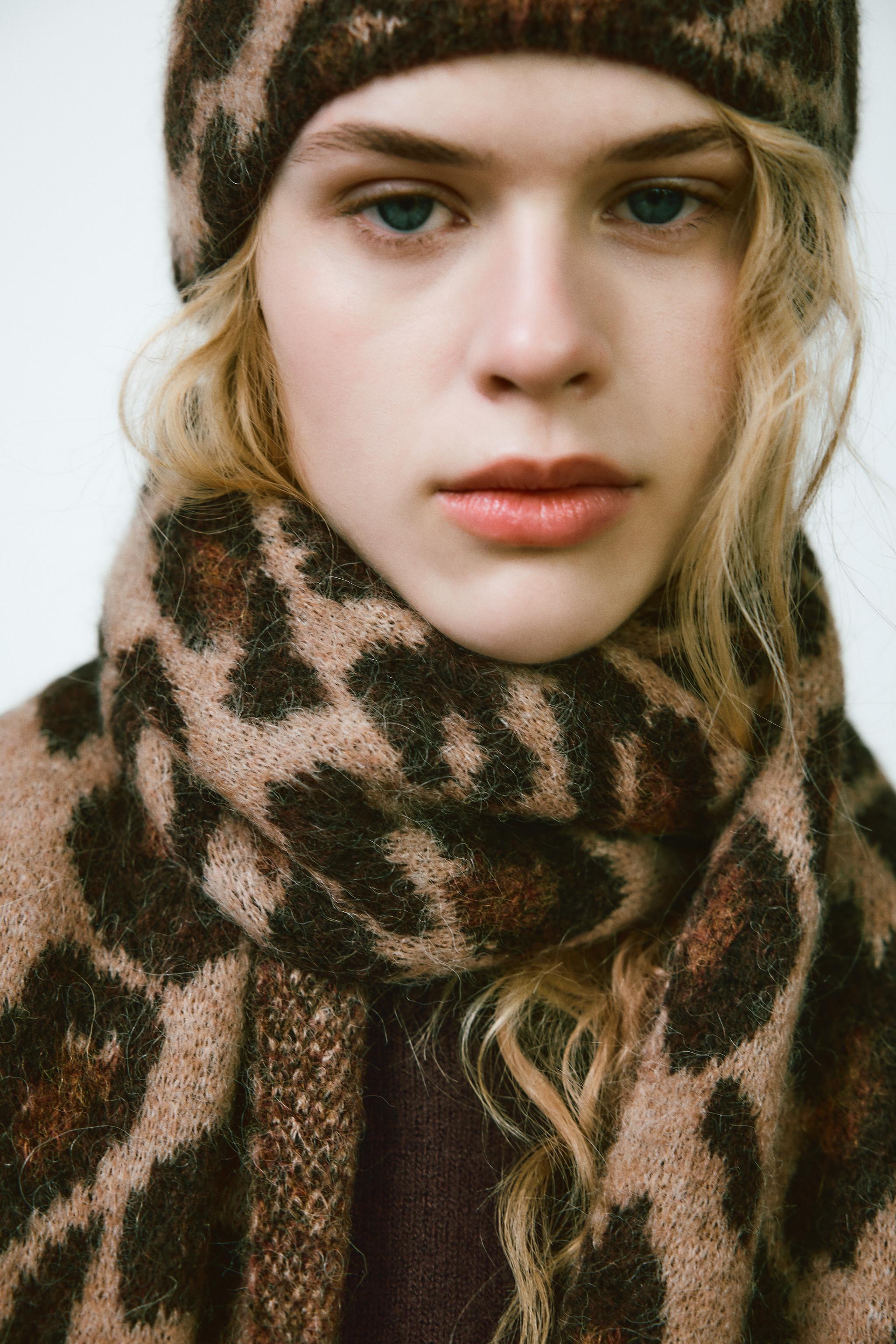 ANIMAL PRINT KNIT SCARF Product Image