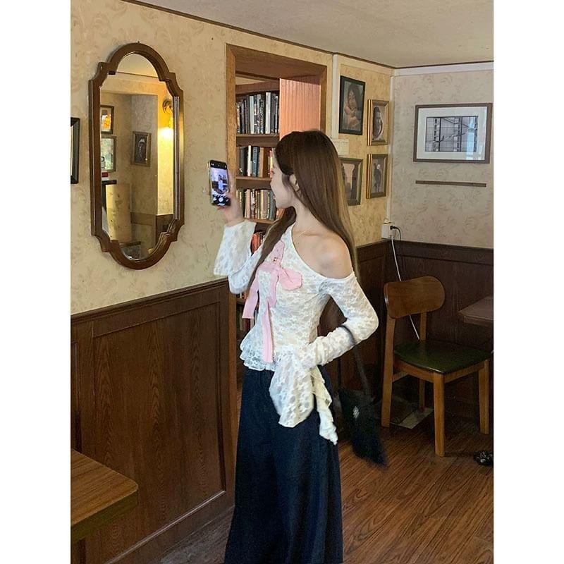 Long-Sleeve Off-Shoulder Bow Asymmetrical Lace Slim Fit Top Product Image