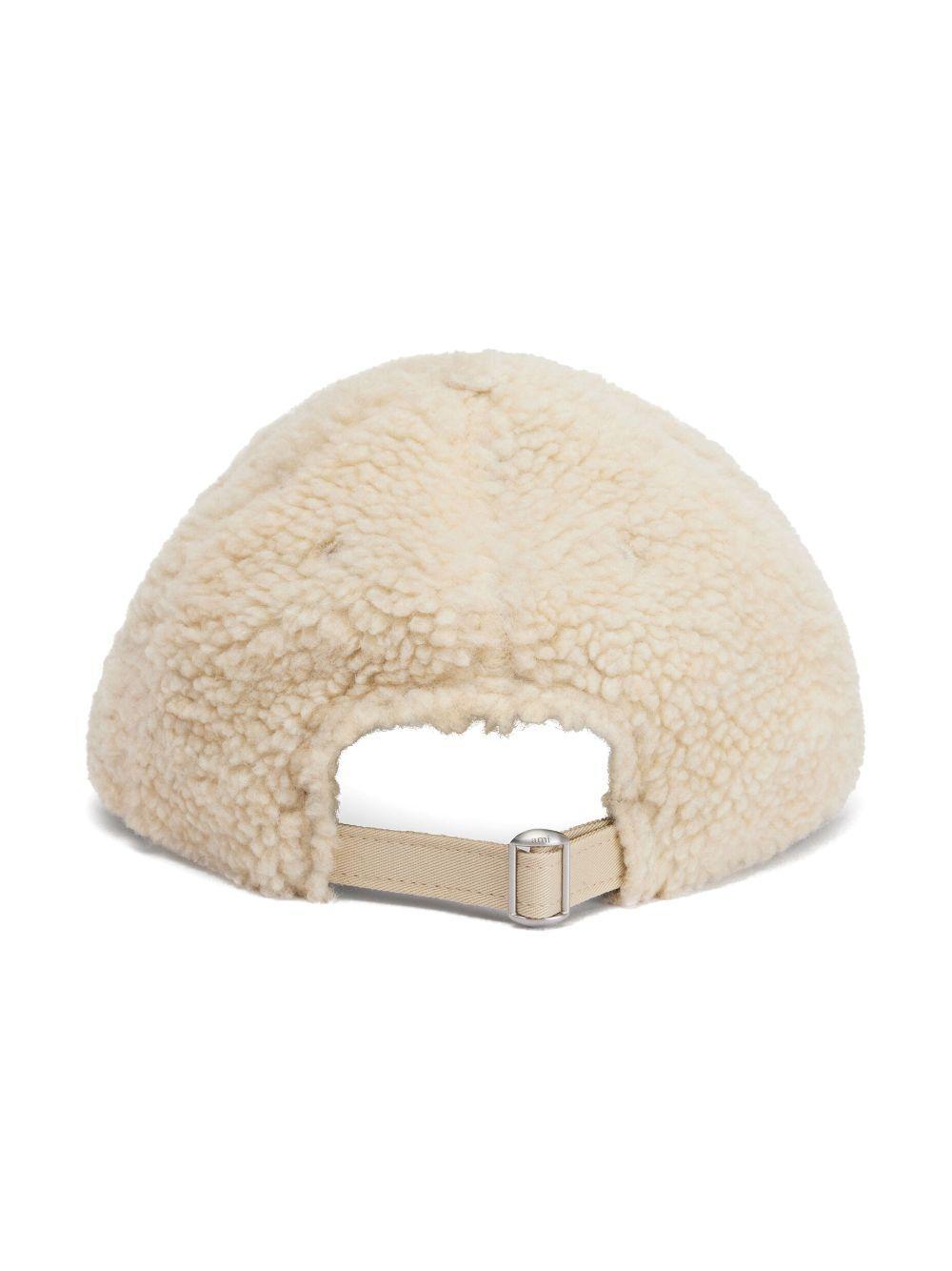 Ami de Coeur-plaque shearling cap Product Image