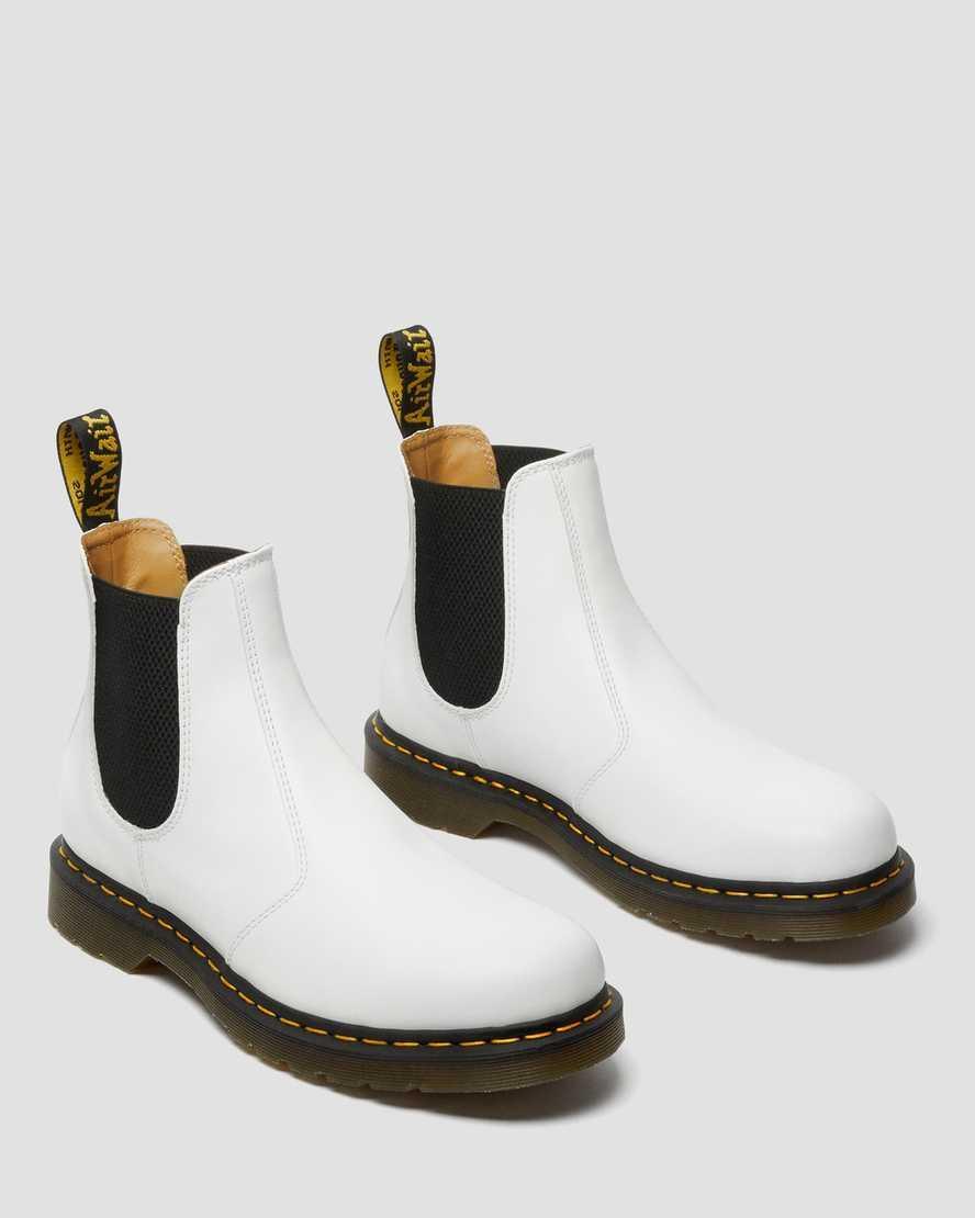 2976 Yellow Stitch Smooth Leather Chelsea Boots Product Image