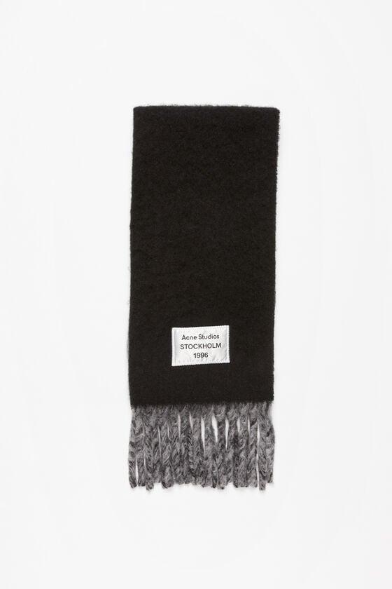 Fringed scarf logo label Product Image