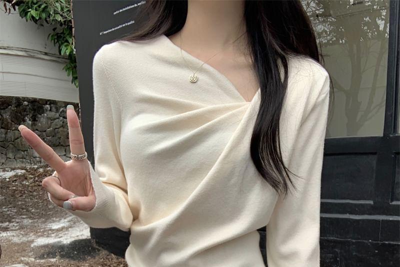 Long-Sleeve Asymmetrical Neck Plain Ruched Slim Fit Knit Top Product Image