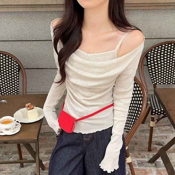 Long-Sleeve Cold Shoulder Mock Two-Piece Plain Lettuce Edge Ruched Knit Top Product Image