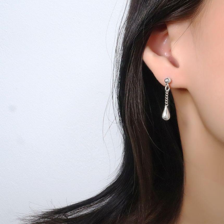 Droplet Alloy Dangle Earring Product Image